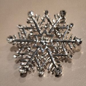 Silver Tone 1.5" Snowflake Broich With Clear Rhinestones